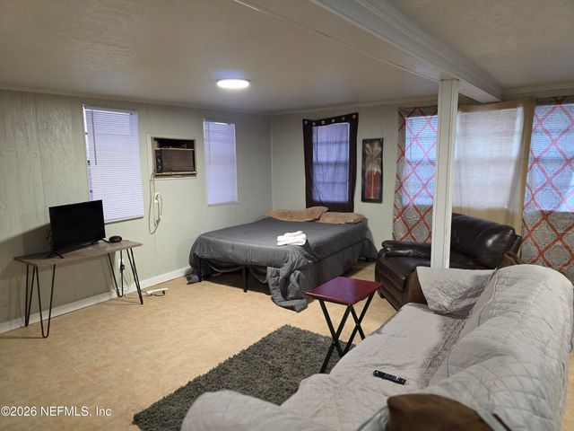 10205 MONCRIEF-DINSMORE Road, Jacksonville, FL 32219