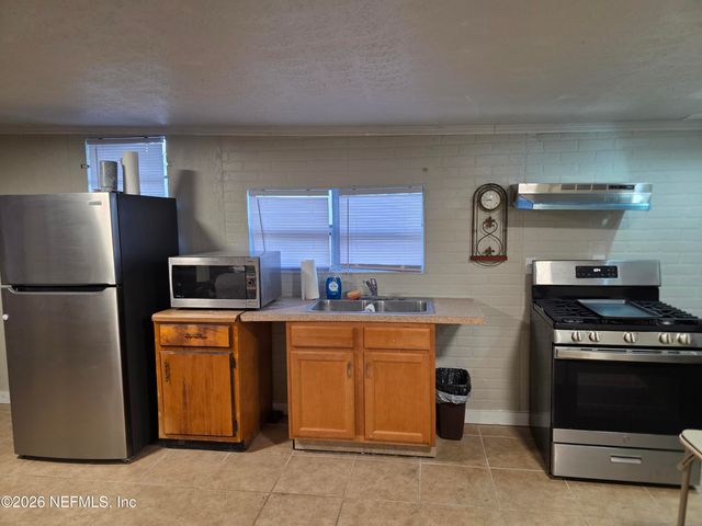 10205 MONCRIEF-DINSMORE Road, Jacksonville, FL 32219