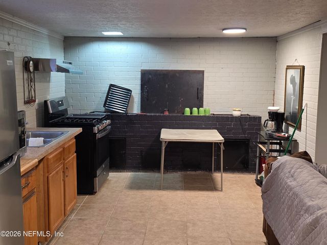 10205 MONCRIEF-DINSMORE Road, Jacksonville, FL 32219