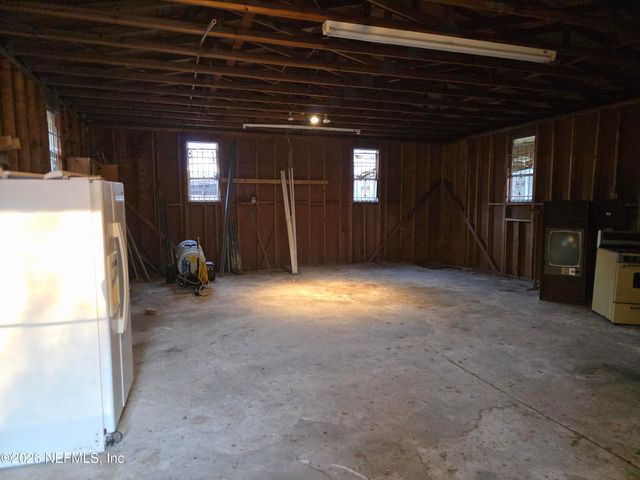 10205 MONCRIEF-DINSMORE Road, Jacksonville, FL 32219