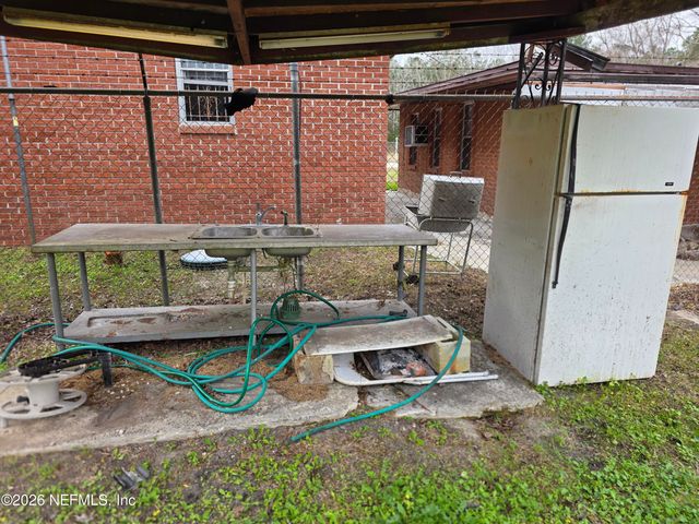 10205 MONCRIEF-DINSMORE Road, Jacksonville, FL 32219