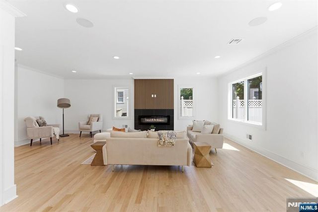 110 Platt Avenue, Saddle Brook, NJ 07663