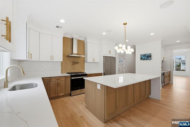 110 Platt Avenue, Saddle Brook, NJ 07663