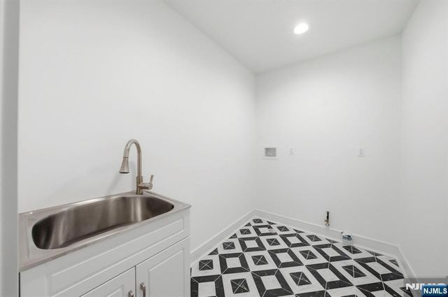 110 Platt Avenue, Saddle Brook, NJ 07663