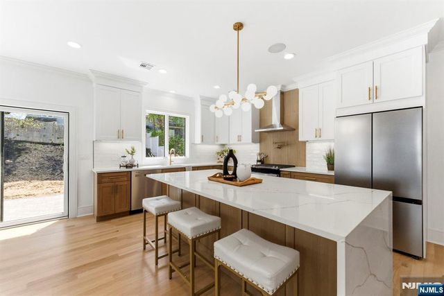 110 Platt Avenue, Saddle Brook, NJ 07663