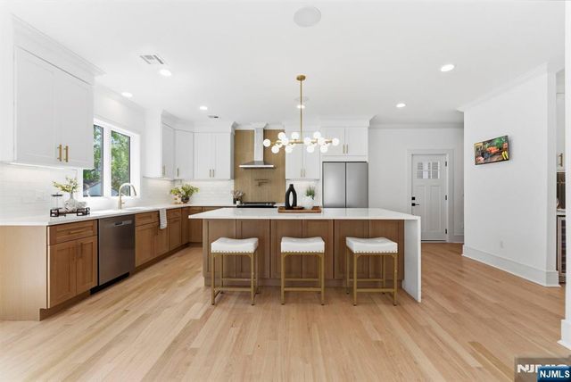110 Platt Avenue, Saddle Brook, NJ 07663