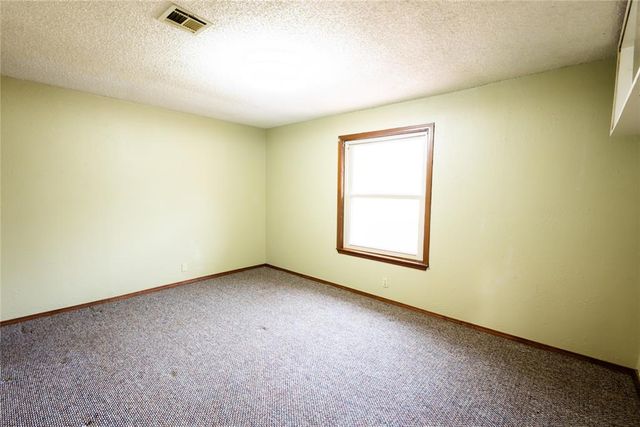 19 Russell Road, Mcloud, OK 74851