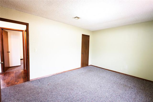 19 Russell Road, Mcloud, OK 74851