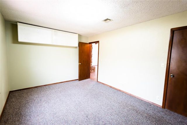 19 Russell Road, Mcloud, OK 74851