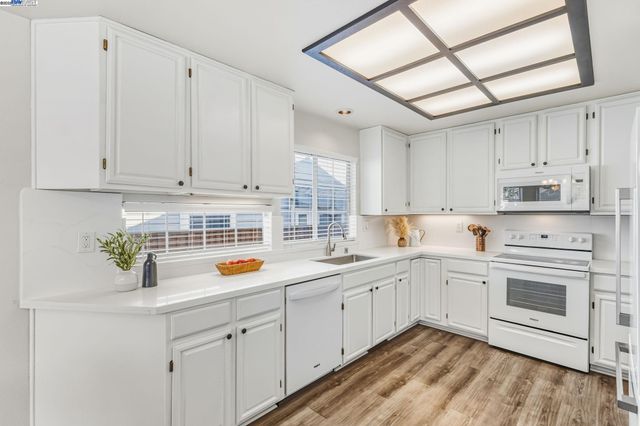 974 Clinton Pl, Pleasanton, CA 94566