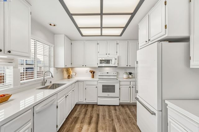 974 Clinton Pl, Pleasanton, CA 94566