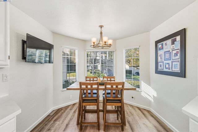 974 Clinton Pl, Pleasanton, CA 94566