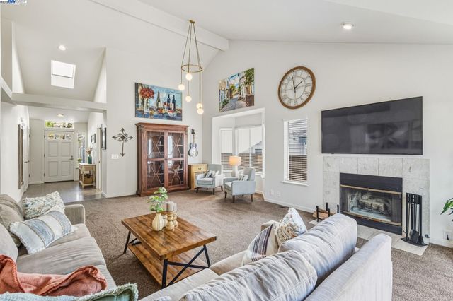 974 Clinton Pl, Pleasanton, CA 94566