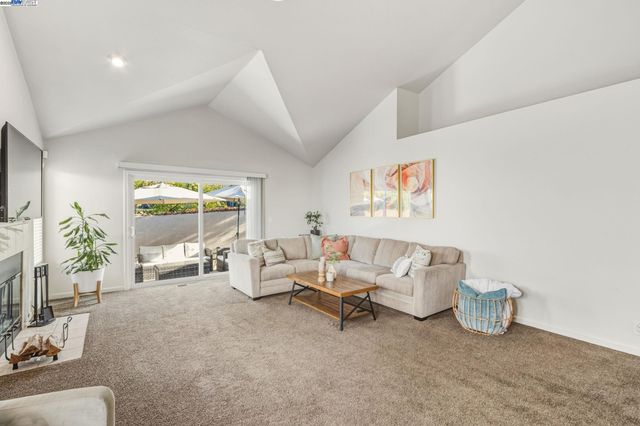 974 Clinton Pl, Pleasanton, CA 94566