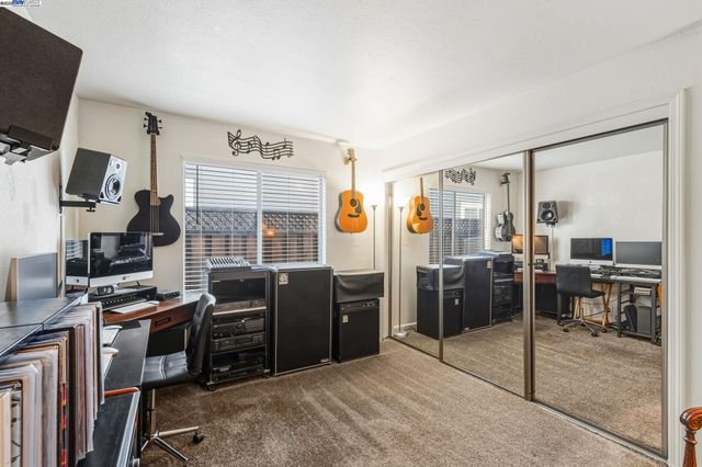 974 Clinton Pl, Pleasanton, CA 94566