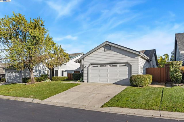 974 Clinton Pl, Pleasanton, CA 94566