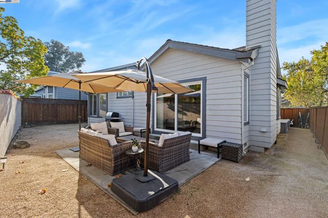 974 Clinton Pl, Pleasanton, CA 94566