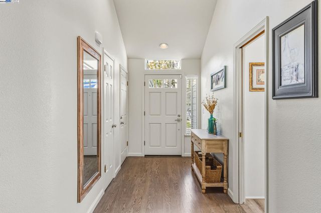 974 Clinton Pl, Pleasanton, CA 94566