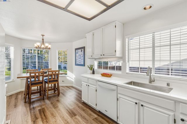 974 Clinton Pl, Pleasanton, CA 94566