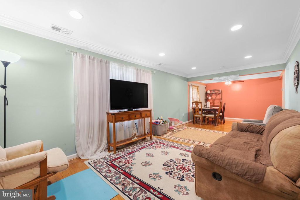 8616 MYRTLE AVE, Bowie, MD 20715