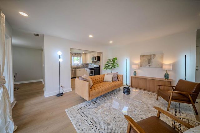 346 Carpenter Drive 17, Atlanta, GA 30328