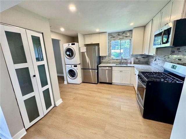 346 Carpenter Drive 17, Atlanta, GA 30328
