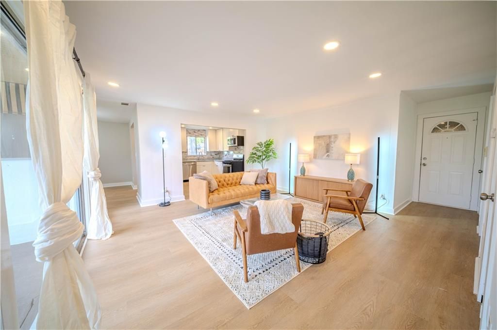 346 Carpenter Drive 17, Atlanta, GA 30328