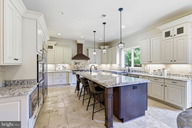 936 KIMBERWICKE RD, Mclean, VA 22102