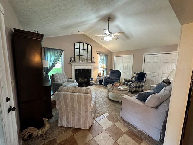 1205 Barkridge Cir, Hopkinsville, KY 42240