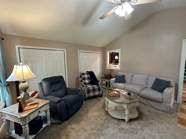 1205 Barkridge Cir, Hopkinsville, KY 42240