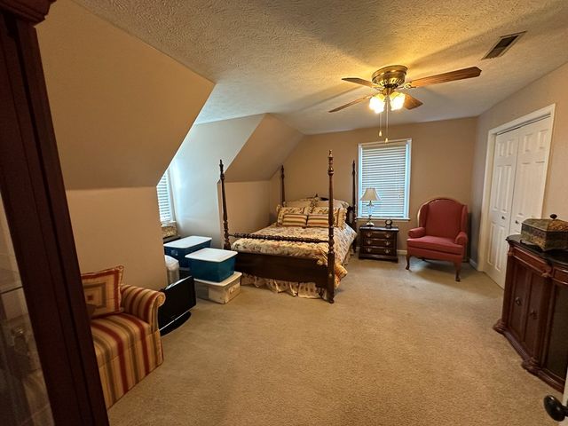 1205 Barkridge Cir, Hopkinsville, KY 42240