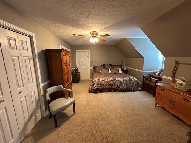 1205 Barkridge Cir, Hopkinsville, KY 42240