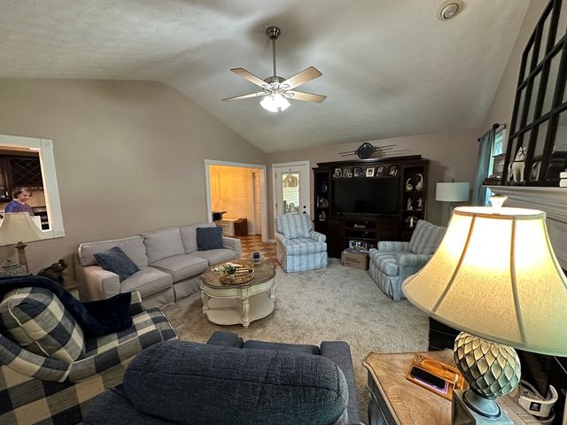1205 Barkridge Cir, Hopkinsville, KY 42240