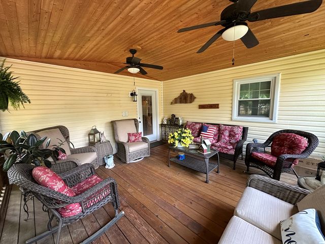 1205 Barkridge Cir, Hopkinsville, KY 42240