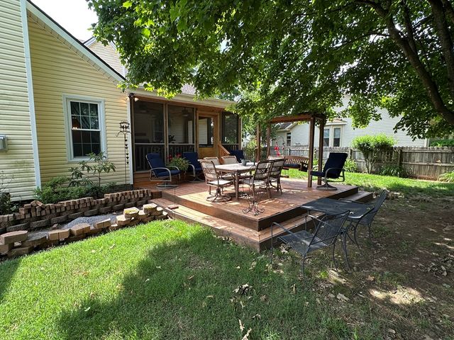 1205 Barkridge Cir, Hopkinsville, KY 42240
