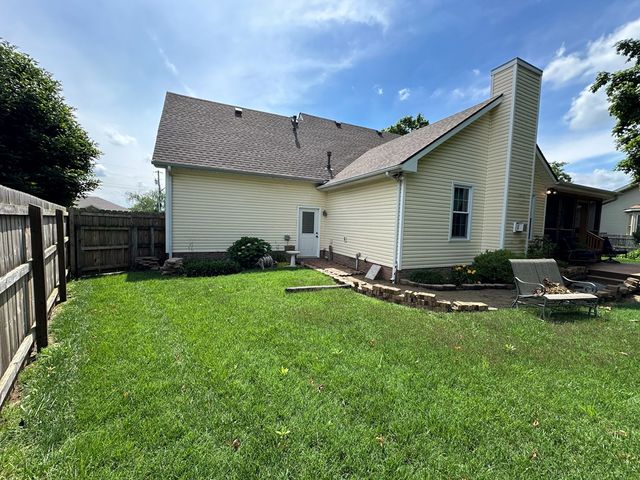 1205 Barkridge Cir, Hopkinsville, KY 42240