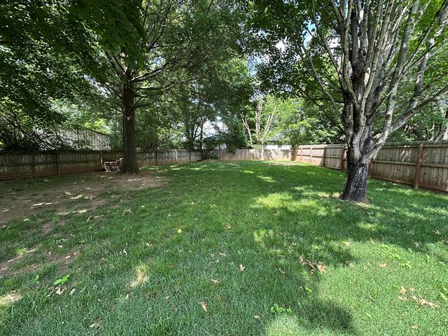 1205 Barkridge Cir, Hopkinsville, KY 42240