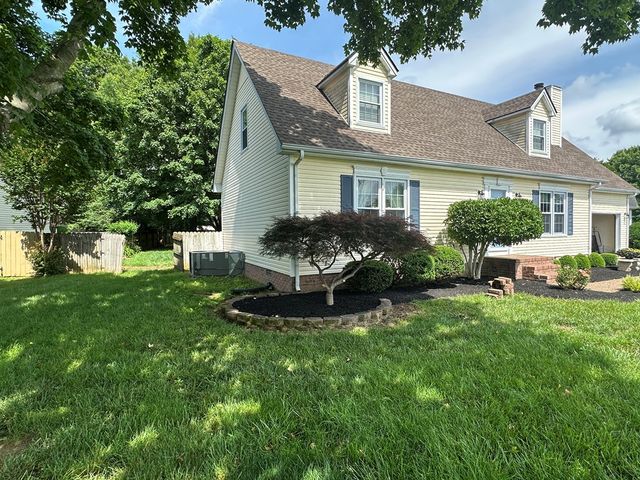 1205 Barkridge Cir, Hopkinsville, KY 42240