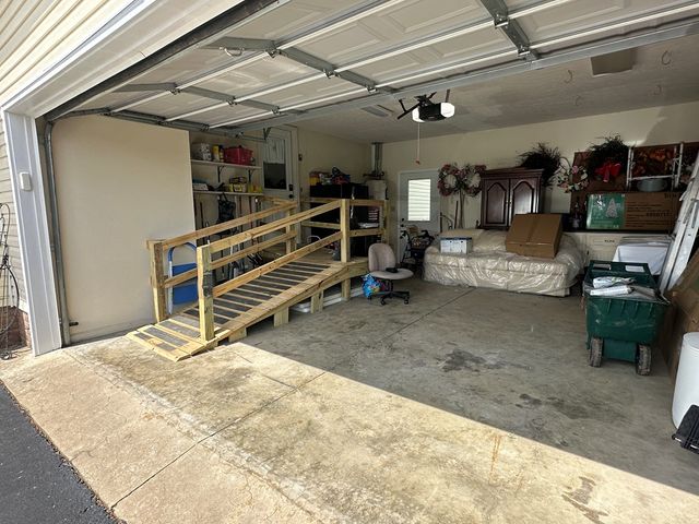 1205 Barkridge Cir, Hopkinsville, KY 42240