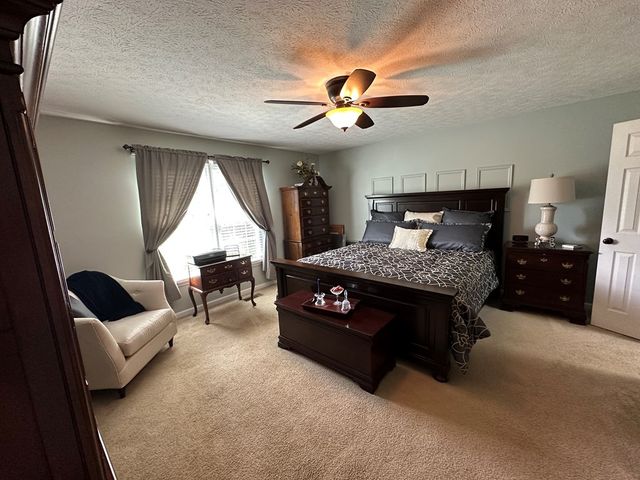 1205 Barkridge Cir, Hopkinsville, KY 42240