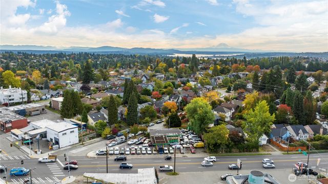 7860 Lake City Way NE, Seattle, WA 98115