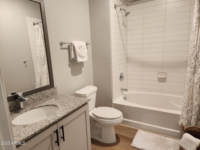 7460 N Zanjero Boulevard B3, Glendale, AZ 85305