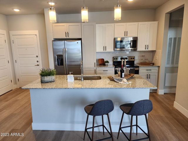 7460 N Zanjero Boulevard B3, Glendale, AZ 85305