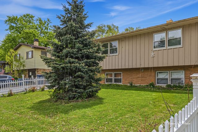 2627 Dana Avenue, Waukegan, IL 60087