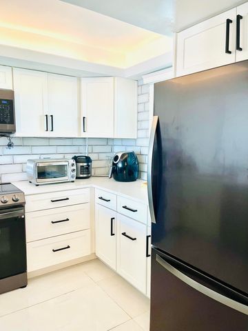 111 Royal Park Drive 3e, Oakland Park, FL 33309