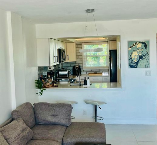 111 Royal Park Drive 3e, Oakland Park, FL 33309