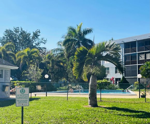 111 Royal Park Drive 3e, Oakland Park, FL 33309