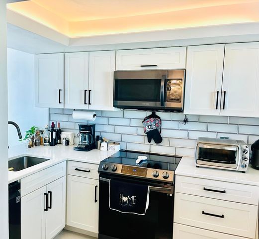 111 Royal Park Drive 3e, Oakland Park, FL 33309