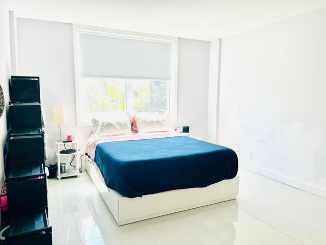 111 Royal Park Drive 3e, Oakland Park, FL 33309