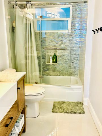 111 Royal Park Drive 3e, Oakland Park, FL 33309